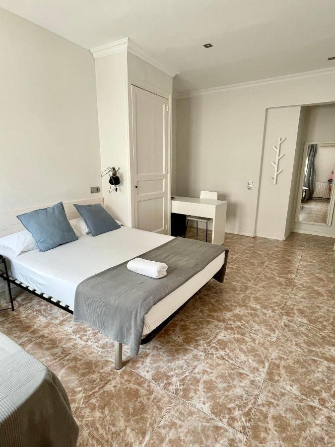 Madison Rooms 锡切斯 外观 照片