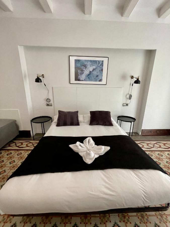 Madison Rooms 锡切斯 外观 照片